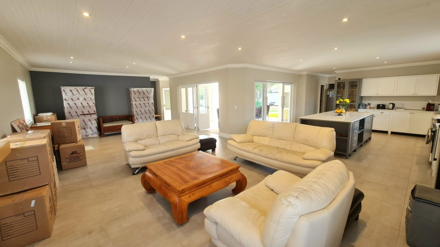 4 Bedroom Property for Sale in Whale Rock Western Cape